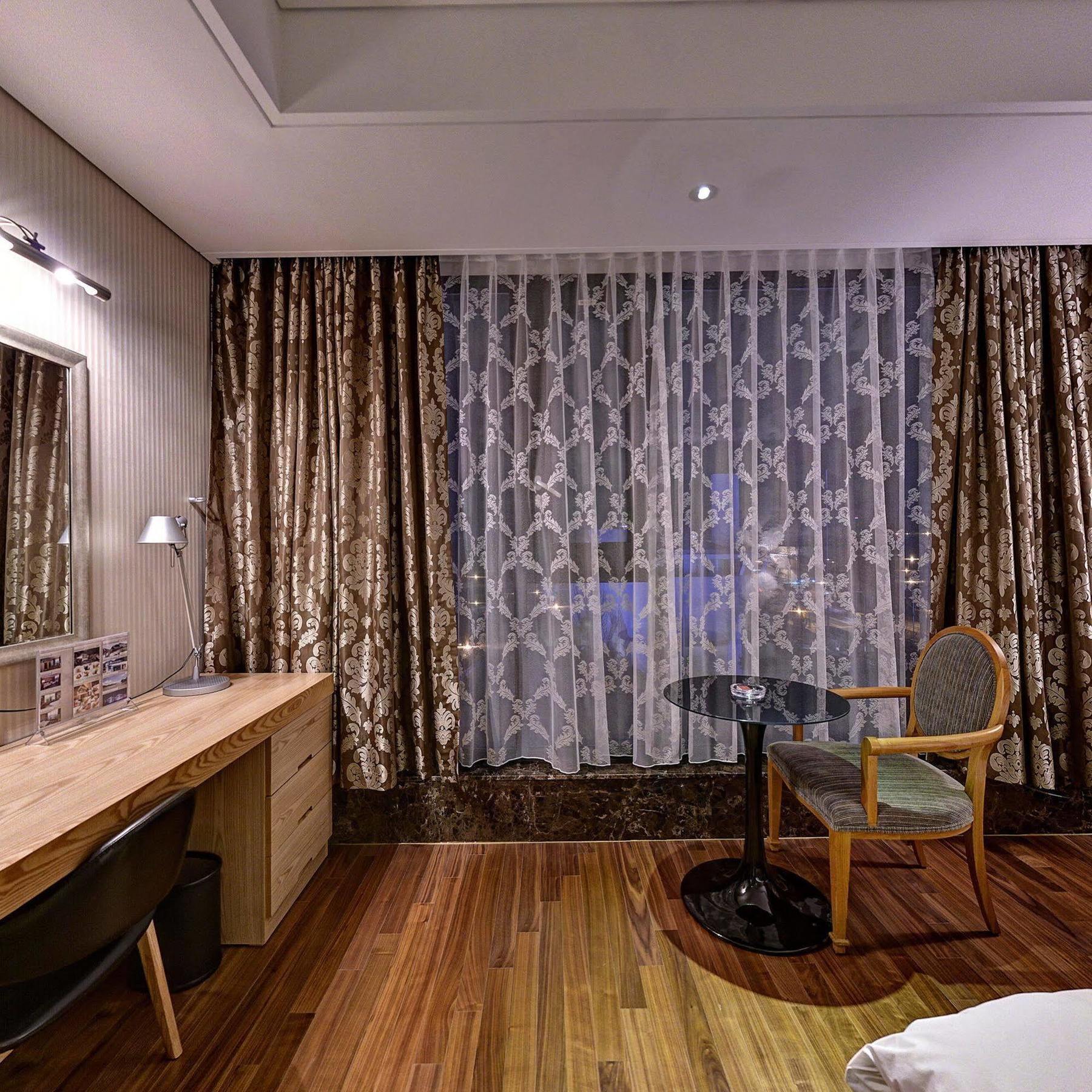 Hotel Avenue Changwon Dış mekan fotoğraf